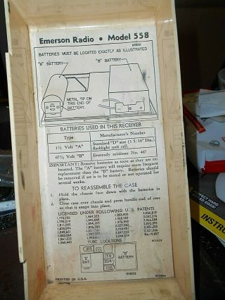 VINTAGE EMERSON model 558 1947 PORTABLE COFFIN BAKELITE TUBE RADIO RARE 3