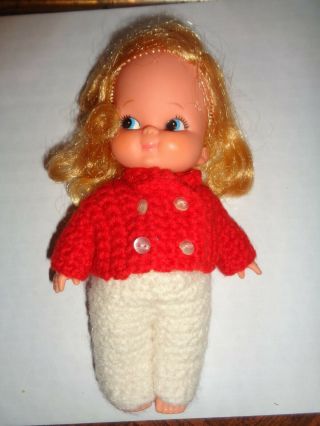 VINTAGE 7 1/2 INCH VINYL DOLL W/CROCHETED OUTFIT - JAPAN 3