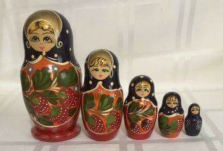 Nesting Dolls Matryoshka Set Of 5 Wooden Hand Painted 5 1/2” Christmas Gift