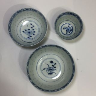 Antique Chinese Kangxi / China Mark Blue & White Porcelain Rice Eyes Bowls & Cup