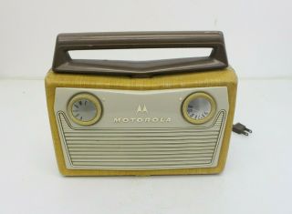 Vintage Rare 1957 Motorola Model 5p22 - 1 Portable Tube Am Radio Yellow