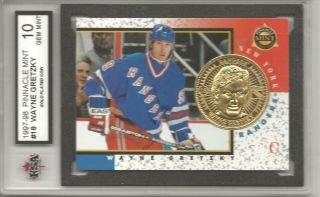 Rare Wayne Gretzky 1997 - 1998 Pinnacle " Gold Coin " Card 18 10 Gem