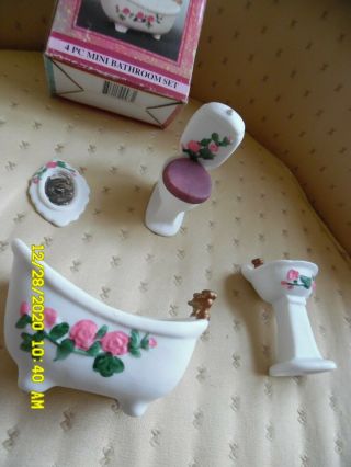 4 Pc Ceramic Miniature Dollhouse Bathroom Set Décor Tub Toilet Sink Mirror White