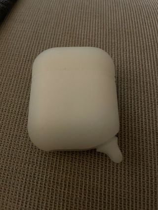Apple Airpods 2nd Generation With Charging Case /microphone Rarely