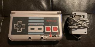 Nintendo 3ds Xl Nes Special Edition Retro W/ Charger Rare