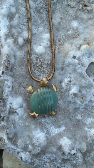 Vintage Rare Crown Trifari Wire Wrapped Lucite Green Turtle Necklace Pendant