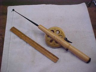 Vintage Teho Finland Jigging Ice Fishing Rod & Reel Wood Handle Gold Reel Rare