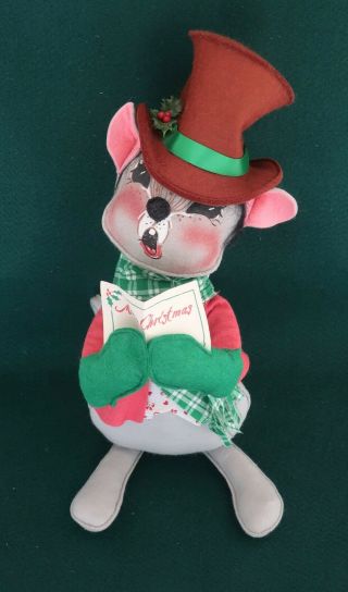 1989 Annalee Mobilitee Doll Christmas Caroling Mouse (approx 15.  5 ")