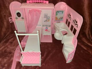 Barbie Folding House Fold & Go Travel Carry Case With Bedroom & Bath 1998 Mattel