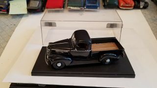 Revell 1941 Chevy P/u 1:25 Scale Plastic Model Kit W/display Case Built