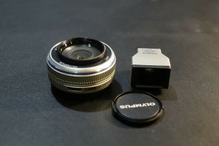 Olympus M.  Zuiko 17mm F/2.  8 Lens With Matching Finder,  And Rare