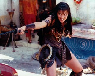 Xena Photo Club March 1999 Lucy Lawless Xena Fights Evil Demon In India Rare
