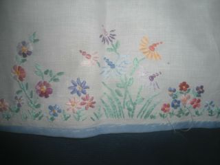 A Very Pretty White Crisp Cotton Hand Embroidered Tray Cloth 19 " X 12.  5 "