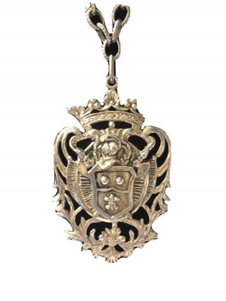 Family Crest Coat Of Arms Silver Tone Pendent 18” Chain