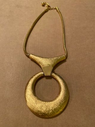 Rare 1960’s Crown Trifari Gold Tone Circle Pendant Necklace