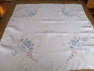 Embroidered Vintage Table Cloth Flower Basket Pattern 33 " X 33 "