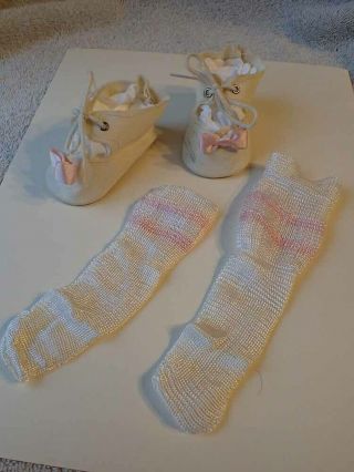Cute Vintage 1950 ' s Oilcloth Doll Shoes and Socks White w/ Pink Bows 2