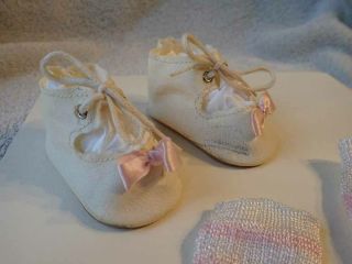 Cute Vintage 1950 ' s Oilcloth Doll Shoes and Socks White w/ Pink Bows 3