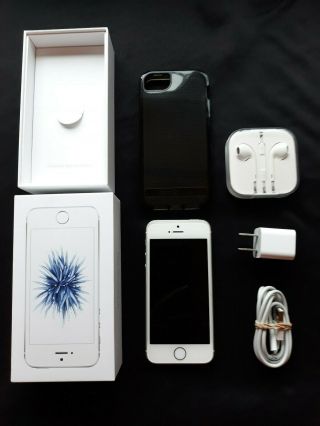 Apple Iphone Se 32gb Silver A1662 Rarely 4 " Display