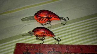 2 Bomber? Fishing Lures - Red Crab Color Pattern 2 Sizes Crankbait Rattlers