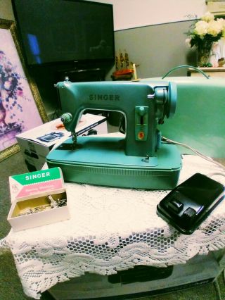 Vintage 285k Blue Green Singer Sewing Machine,  Great Britain W Case Rare 1964