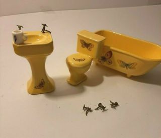Miniature Doll house Yellow Porcelain Fixtures Tub sink toilet vintage 1 1/12 xx 2