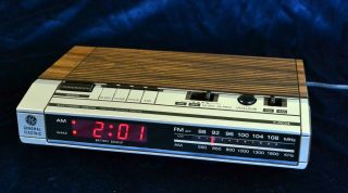 Vintage 1970s General Electric Am/fm Alarm Clock Radio Model 7 - 4634b Serviced