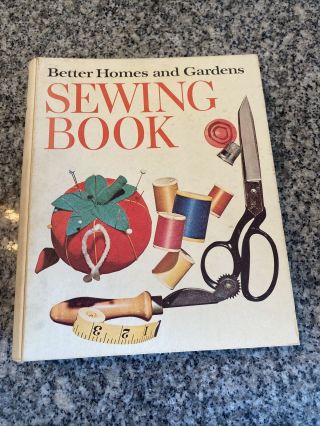 Vintage Better Homes And Gardens Sewing Book 1970 Hardcover 5 Ring Binder Mcm 1