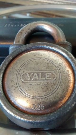 Antique Vintage Yale & Towne Mfg.  Co.  326 Padlock With Key (round Lock)