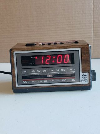 Vintage Ge General Electric Model No.  7 - 4601a Am Fm Radio Alarm Clock