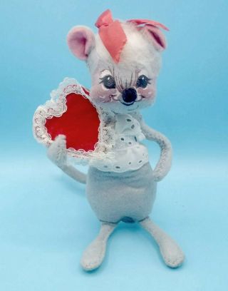 Annalee 6 " Doll Grey Mouse Carrying A Large Heart/valentine 1965