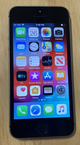 Apple Iphone 5s (a1533) - 16gb - Consumer Cellular - Jailbroken Rare Ios 12.  4