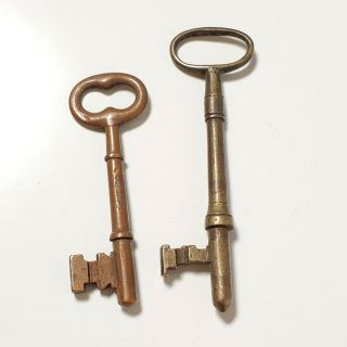 2 Vtg Unique Antique Brass Solid Barrel Skeleton Keys Approx 2.  75 " - 3.  5 " Long