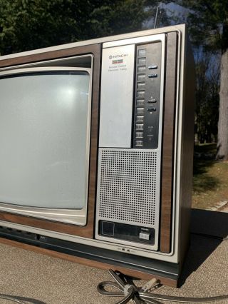 Vintage 1980 Hitachi Color TV Television CT1907 18 Inch Wood Grain Heavy Rare 2