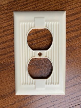 Vintage Tuxedo Ivory Ribbed Single Outlet Cover Plate National Tool & Co