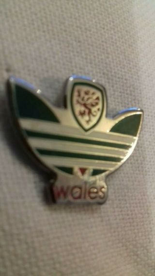 Wales & Adl Sign Great Rare Pin Badge