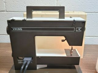 Rare Husqvarna Viking 5710 Sewing Machine with Case and Pedal - Parts 2