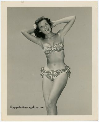 Rare 1950s Bunny Yeager Estate Photograph Bikini Beach Bathing Beauty