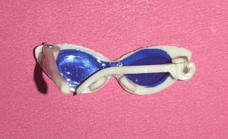 VTG Barbie Doll White Sunglasses Cat Eye Sun Glasses Blue Lenses TLC 3