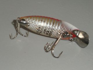 VINTAGE FISHING LURE HEDDON RUNT SINKER SERIES 9110 WHITE RED SHORE C.  1937 - 46 3