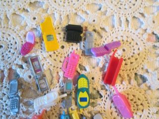 BARBIE 18 CELL PHONES 1 TINY DESK PHONE MIXED STYLES DOLLHOUSE DIORAMA 3