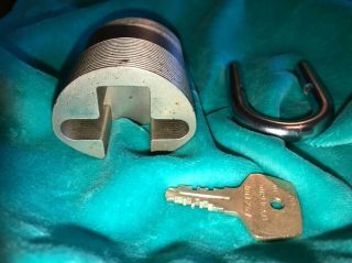 RARE Vintage U.  S.  Miracle Lock Div.  of H.  O.  BOEHM,  With Key 2
