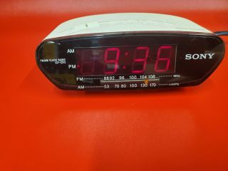 White Sony Dream Machine Icf - C211 Am Fm Alarm Clock Radio 120v Power Back Up