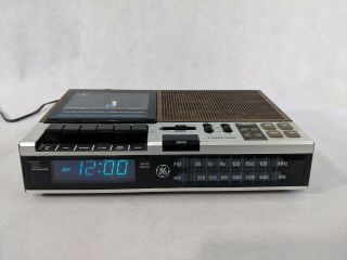 Ge 7 - 4956b Fm/am Clock Radio Cassette Recorder Woodgrain Battery Backup