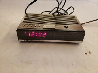 Vintage Emerson Digital Alarm Clock Raido,  Woodgrain,  Great Red5511b