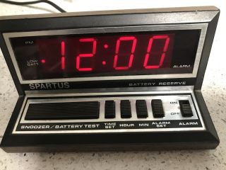 Vtg Wood Grain Spartus Model 1140 Electric Alarm Clock Red Lcd No Battery Backup