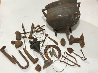 Vtg Rare Cast Iron Santeria Ogun Witchcraft Ritual Cauldron Pot W/tools & Nails