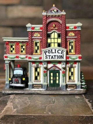 St Nicholas Square Village Lighted “police Station” Retired 2003 Rare With Car