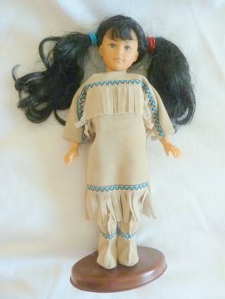 Vintage 1995 Native American Indian 12 " Girl Vinyl Doll Unimax Toys W/ Stand Euc