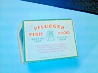 Old Lure Extra We Have Vintage Box Of Pflueger Fish Hooks,  Great Box /hooks.